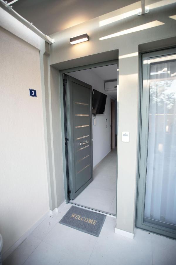 8 Boutique Suites Nea Poteidaia Quarto foto