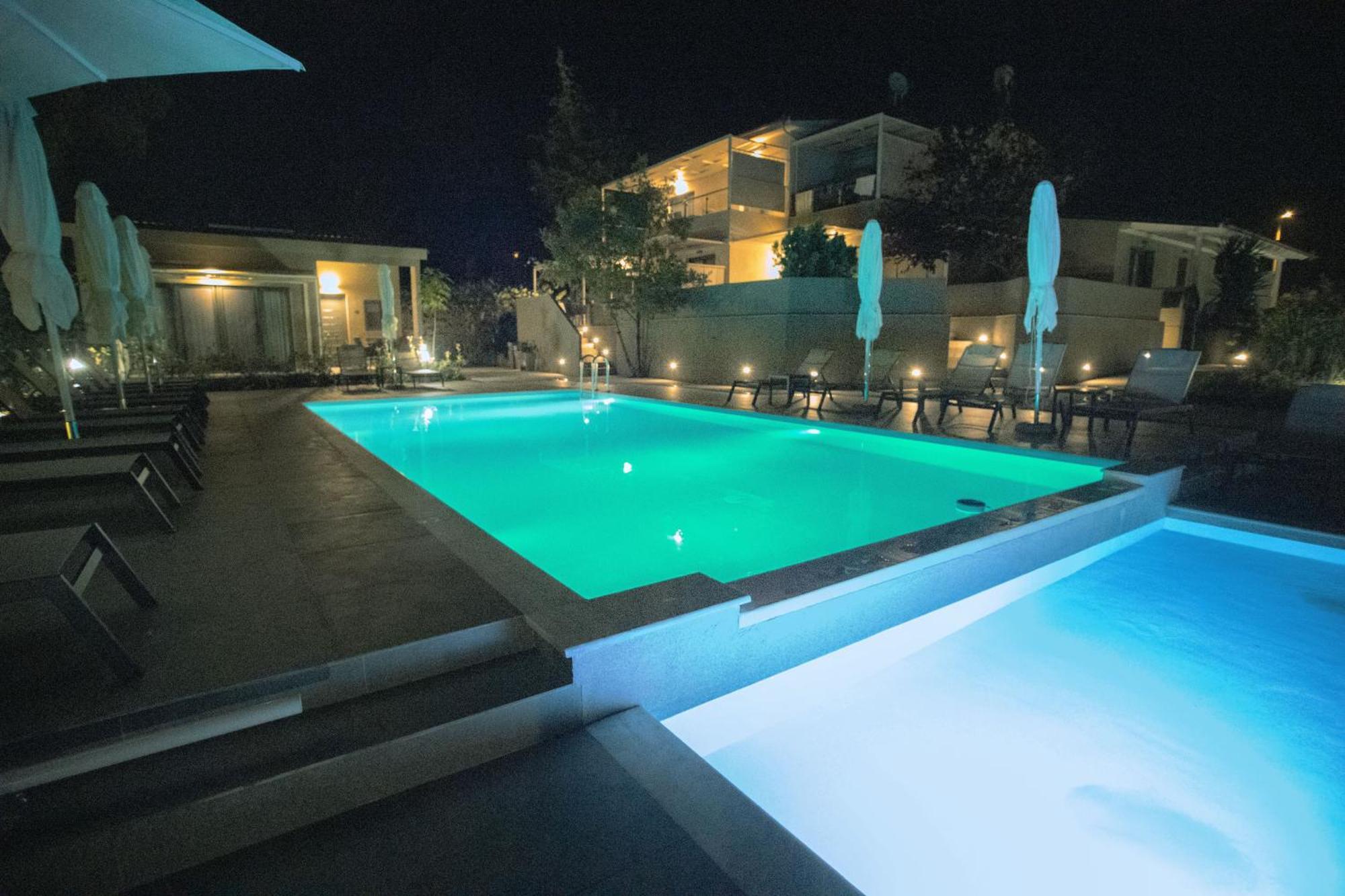 8 Boutique Suites Nea Poteidaia Quarto foto